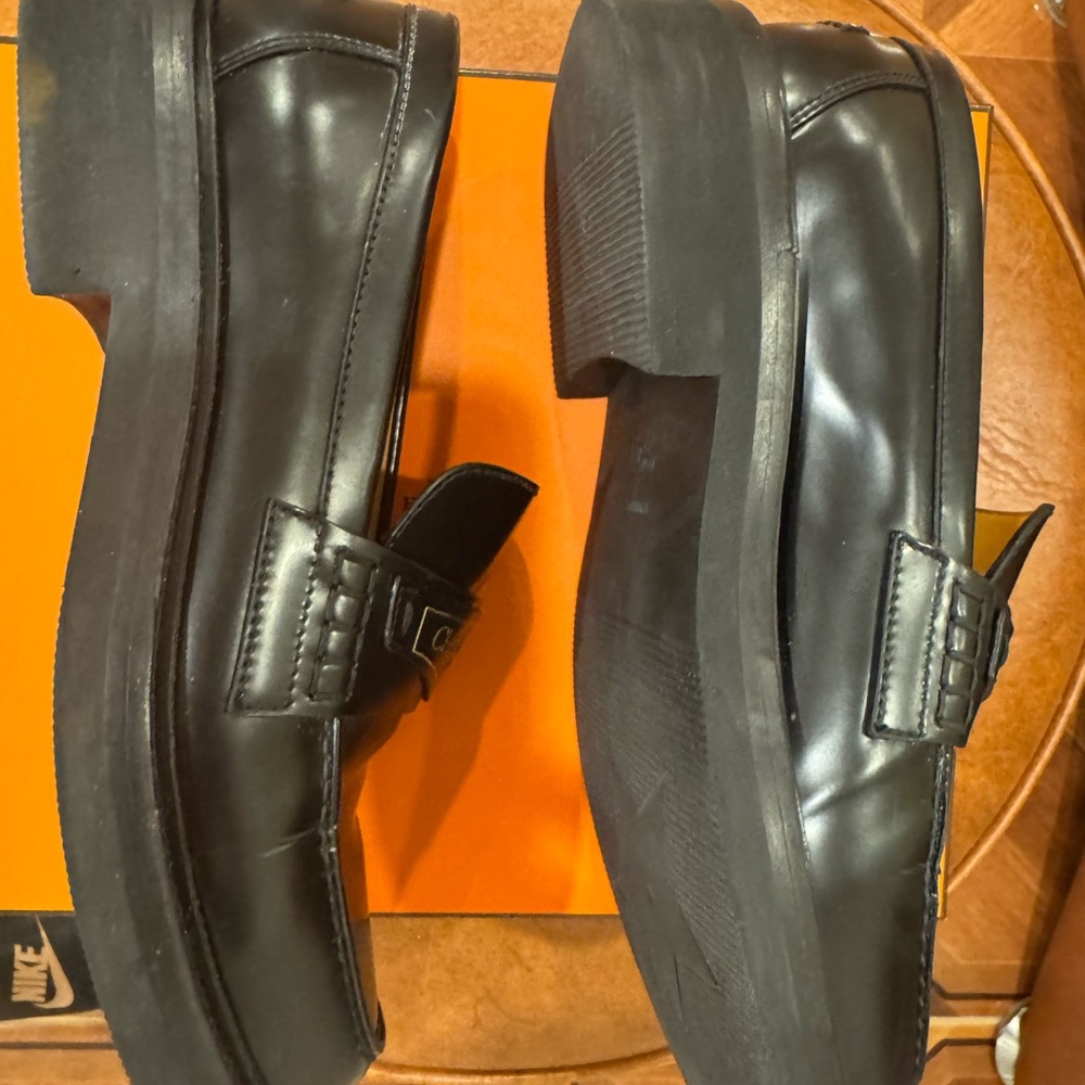 Dior Black Leather Men's Loafers with Gold Logo - Picture 5 of 6